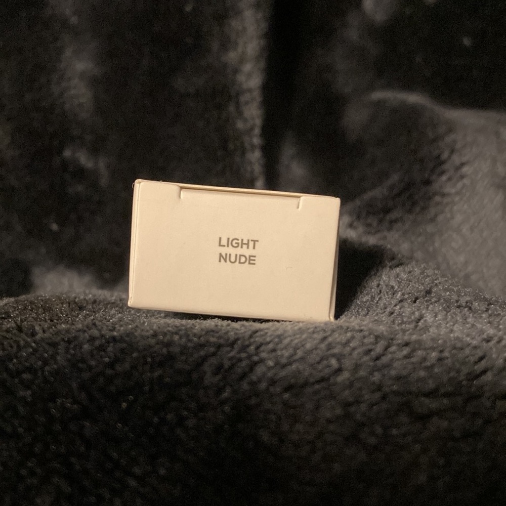 True & Luscious, Angel Eyes eyeshadow primer/base Light Nude - Picture 3 of 6